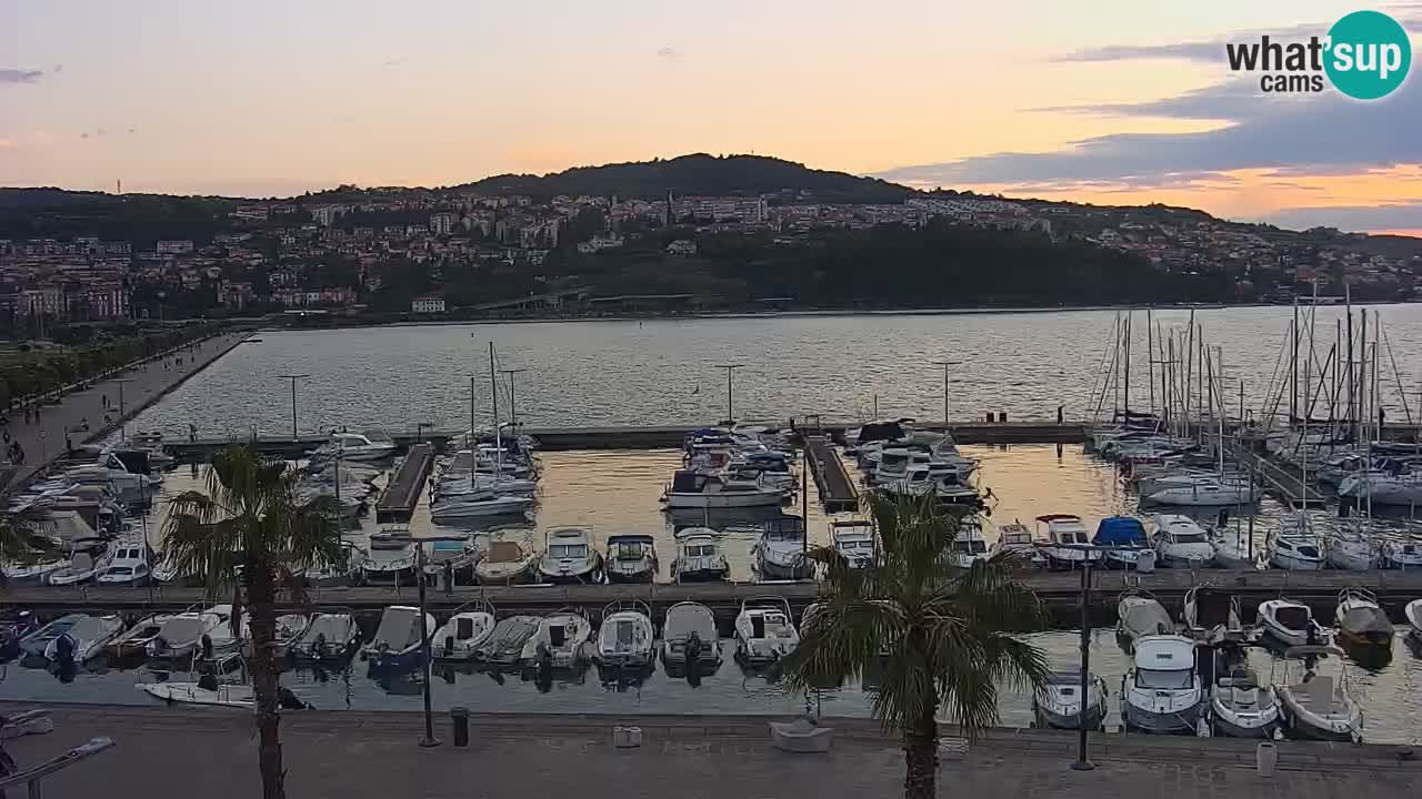Spletna kamera Luka Koper v živo – Potniški terminal in tovorno pristanišče – Slovenija