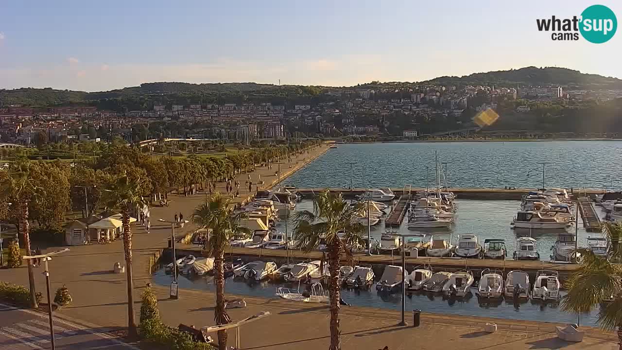 Webcam en direct du port de Koper – port de croisière et de fret – Slovénie