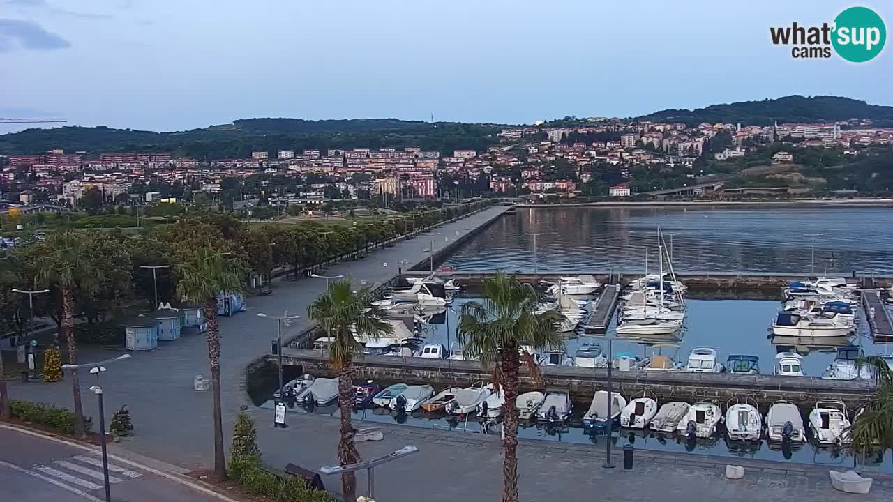Webcam Koper – Panorama des Jachthafens und der Promenade vom Hotel Grand Koper