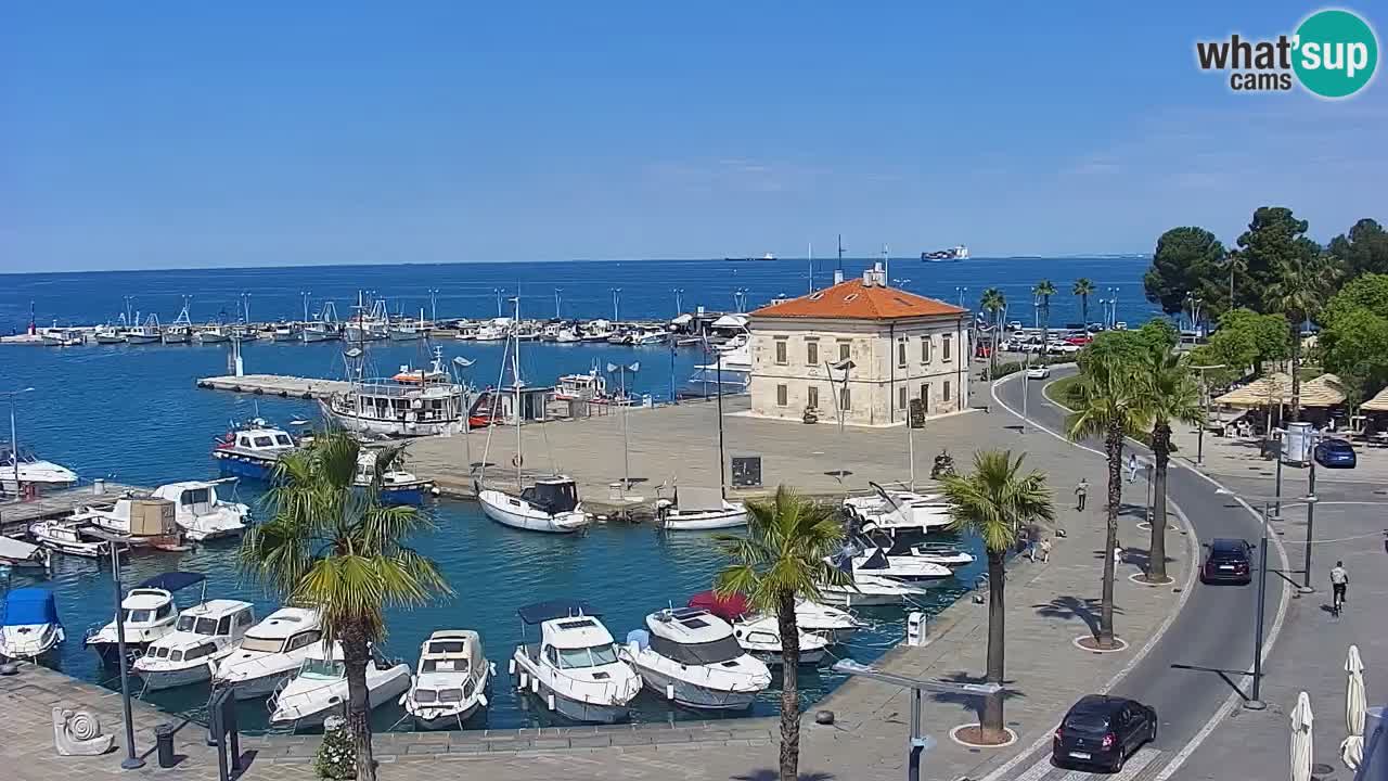 Spletna kamera Luka Koper v živo – Potniški terminal in tovorno pristanišče – Slovenija