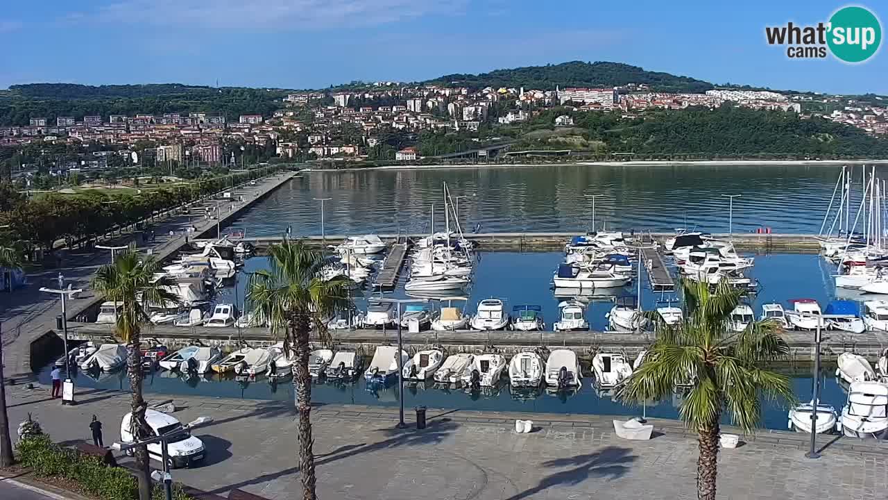 Spletna kamera Luka Koper v živo – Potniški terminal in tovorno pristanišče – Slovenija