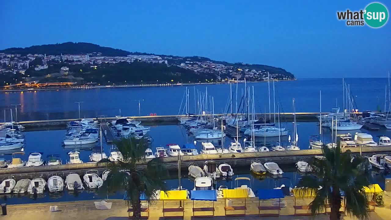 Spletna kamera Luka Koper v živo – Potniški terminal in tovorno pristanišče – Slovenija