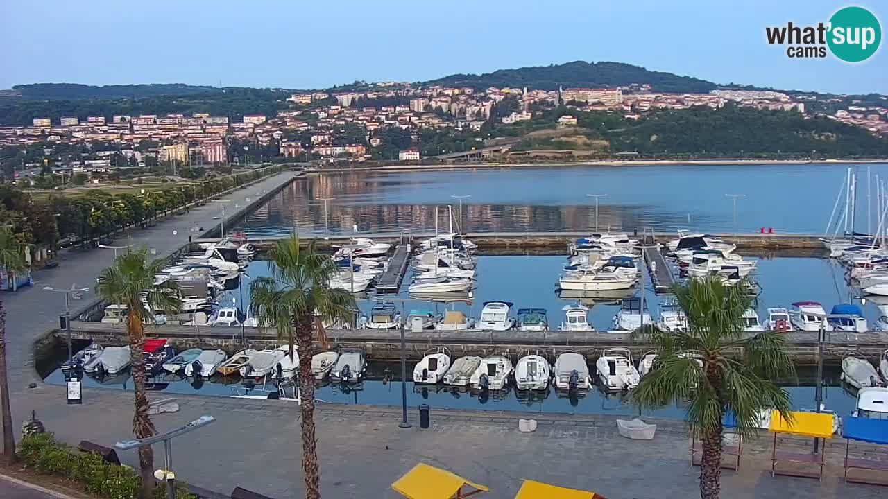 Webcam Koper – Panorama des Jachthafens und der Promenade vom Hotel Grand Koper
