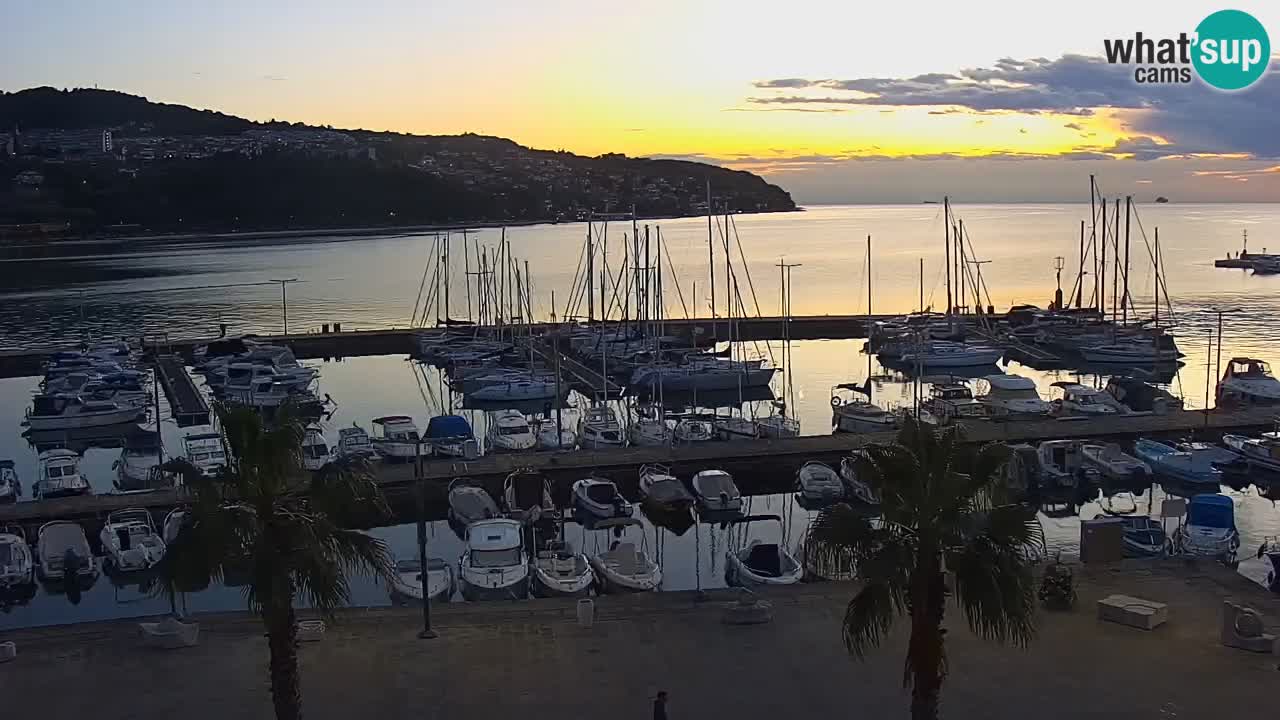 Spletna kamera Koper – Panorama na marino in promenado s Hotela Grand Koper