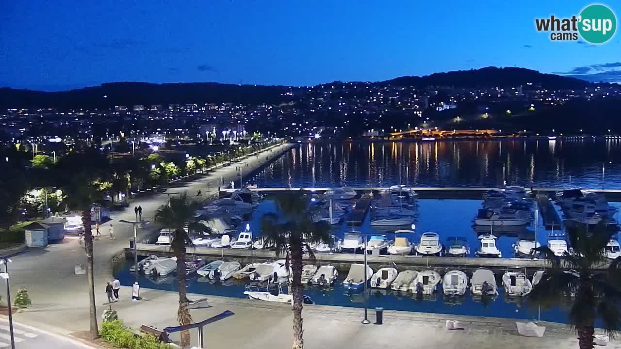 Spletna kamera Luka Koper v živo – Potniški terminal in tovorno pristanišče – Slovenija