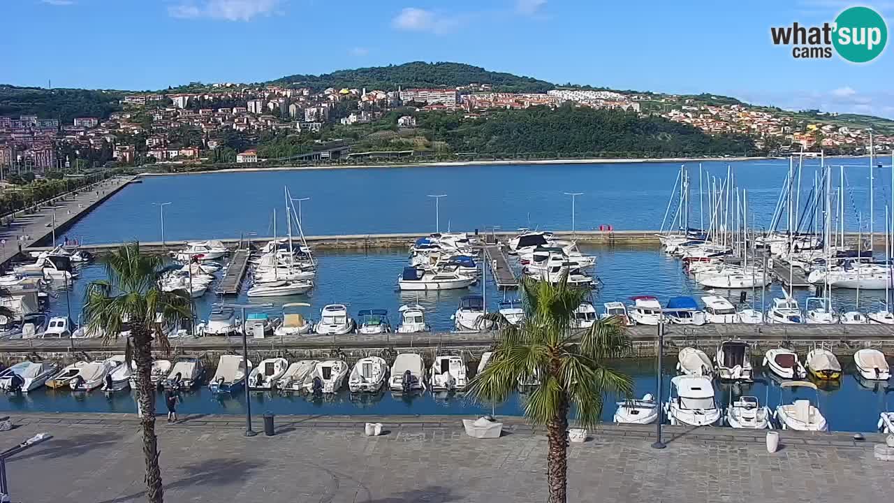 Spletna kamera Luka Koper v živo – Potniški terminal in tovorno pristanišče – Slovenija