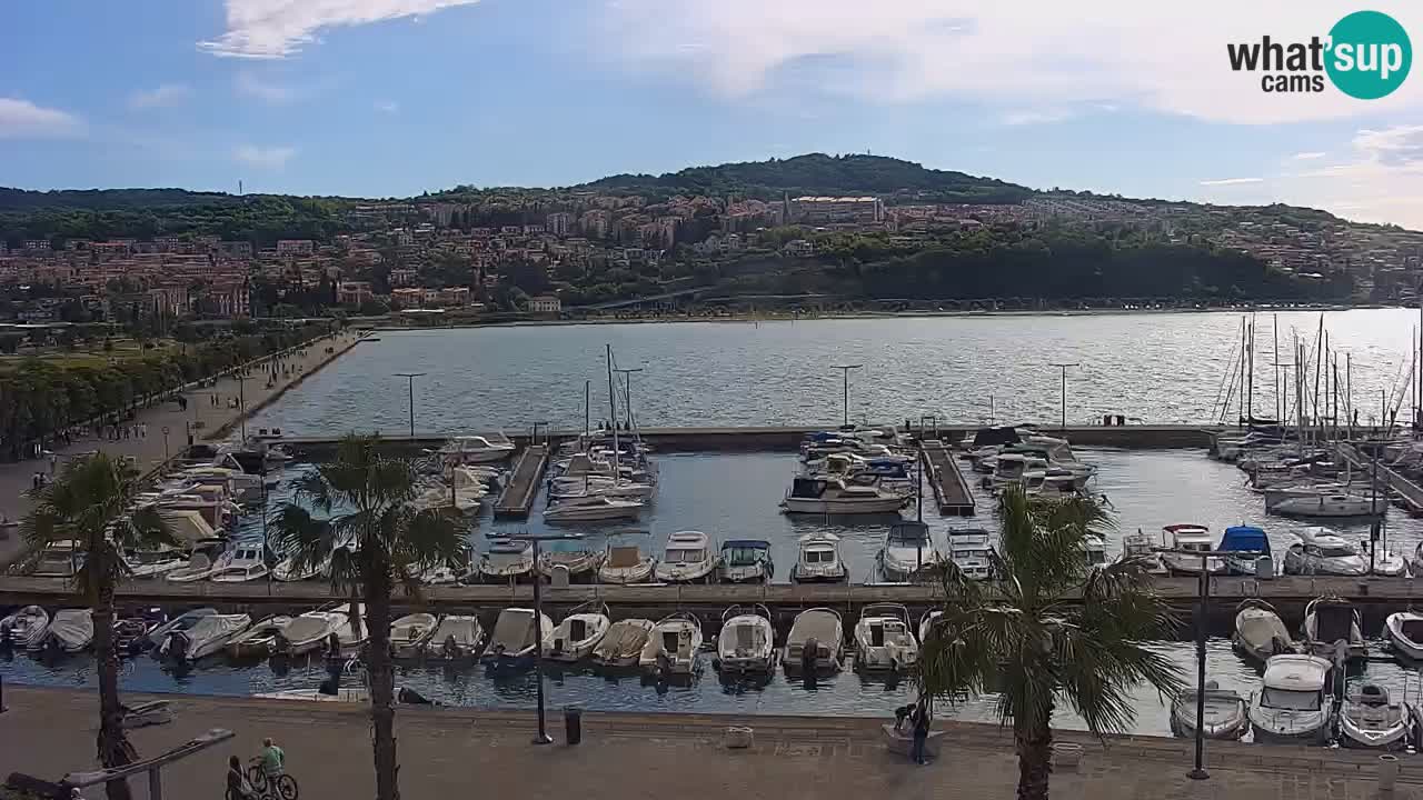 Spletna kamera Luka Koper v živo – Potniški terminal in tovorno pristanišče – Slovenija