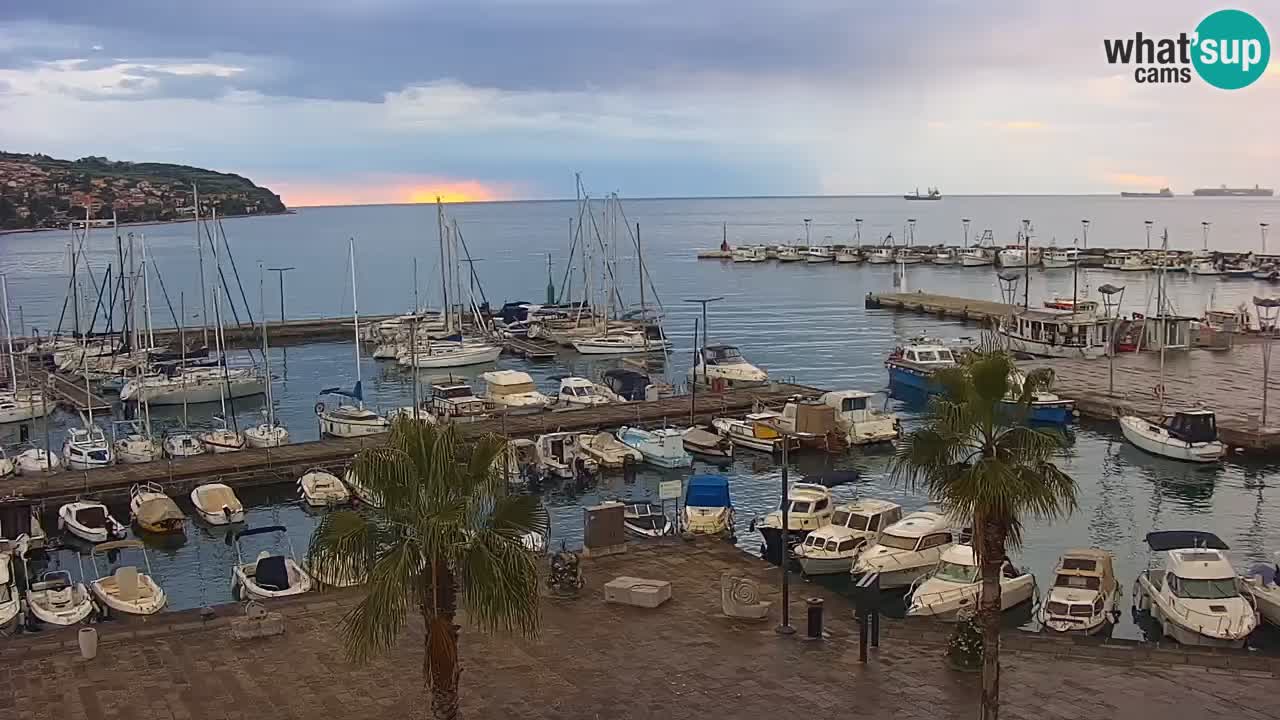 Spletna kamera Luka Koper v živo – Potniški terminal in tovorno pristanišče – Slovenija