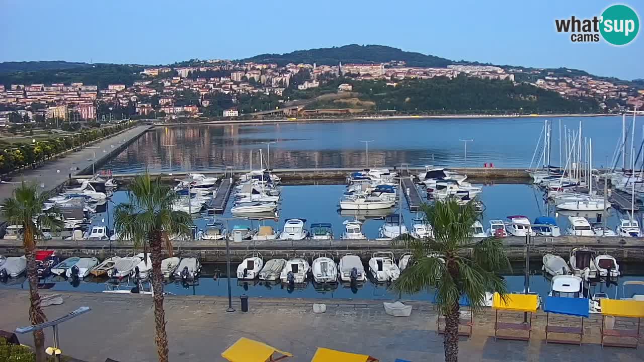 Spletna kamera Luka Koper v živo – Potniški terminal in tovorno pristanišče – Slovenija