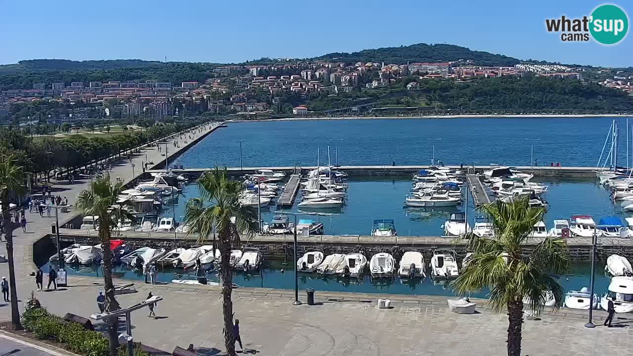 Spletna kamera Luka Koper v živo – Potniški terminal in tovorno pristanišče – Slovenija
