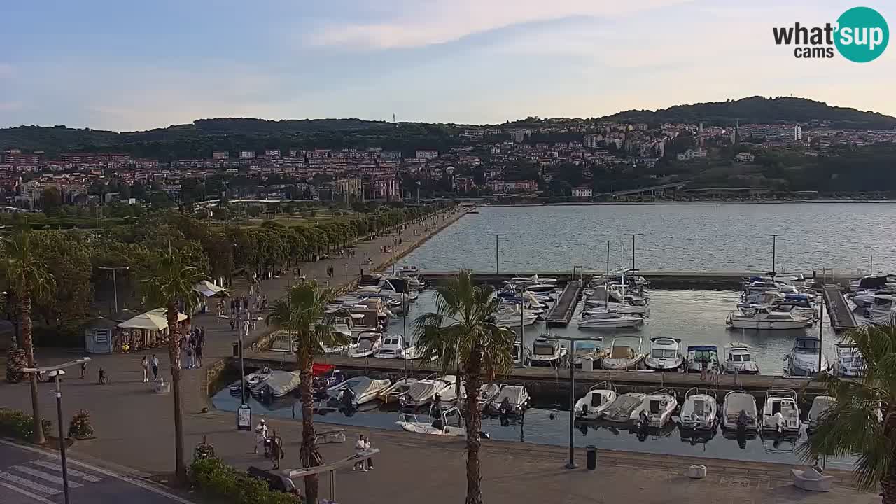 Spletna kamera Koper – Panorama na marino in promenado s Hotela Grand Koper