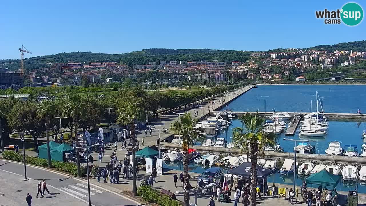 Spletna kamera Luka Koper v živo – Potniški terminal in tovorno pristanišče – Slovenija