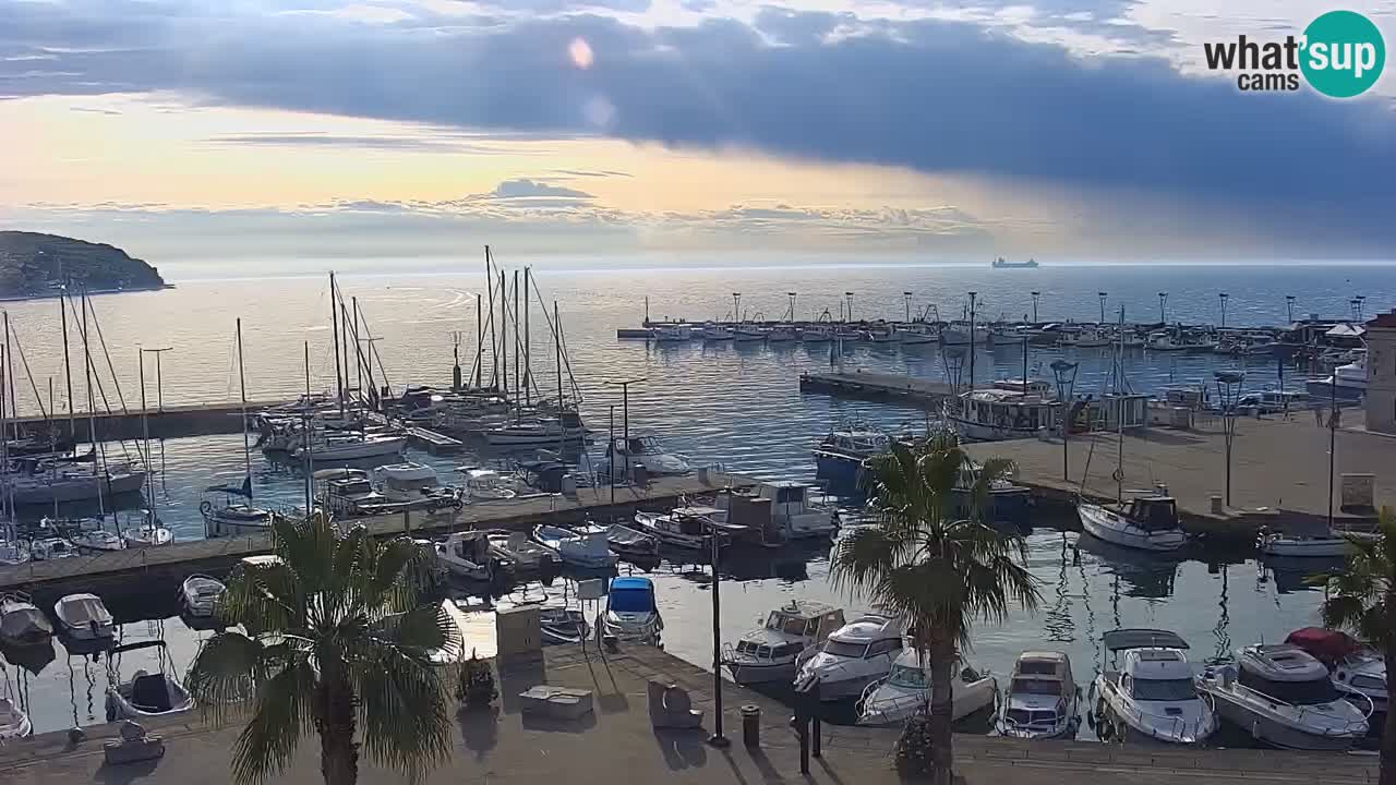 Webcam Koper – Panorama des Jachthafens und der Promenade vom Hotel Grand Koper