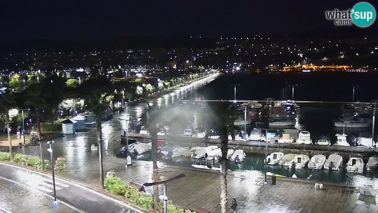 Spletna kamera Luka Koper v živo – Potniški terminal in tovorno pristanišče – Slovenija