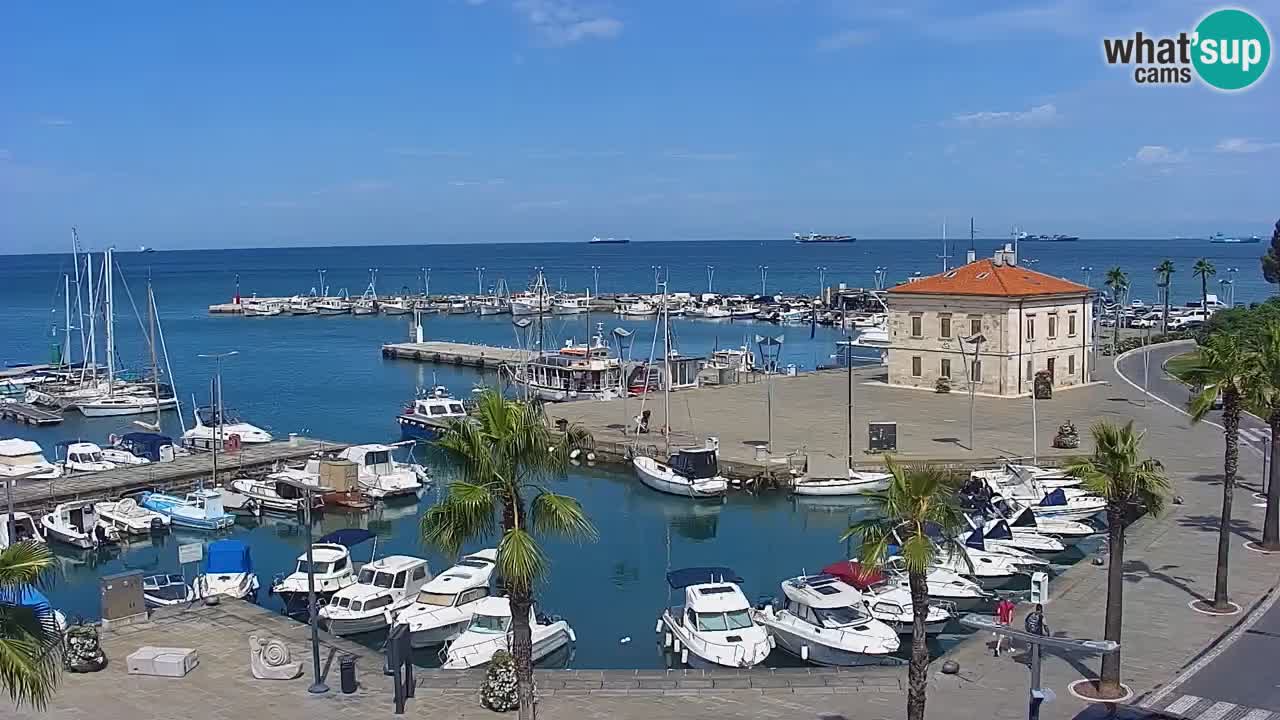 Spletna kamera Luka Koper v živo – Potniški terminal in tovorno pristanišče – Slovenija