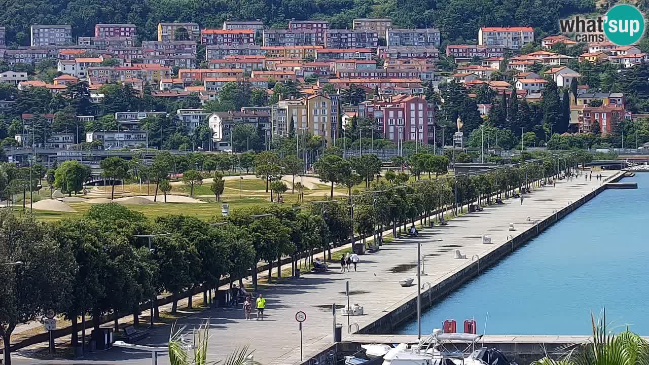 Spletna kamera Luka Koper v živo – Potniški terminal in tovorno pristanišče – Slovenija