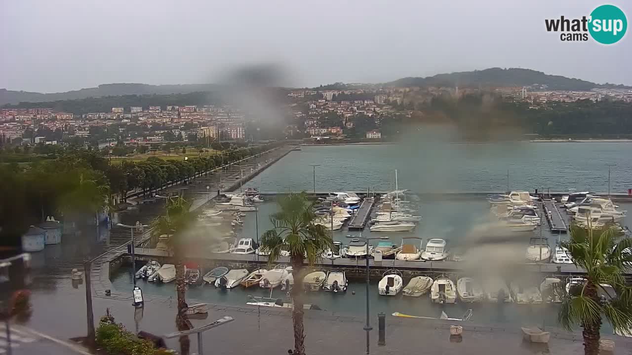 Spletna kamera Luka Koper v živo – Potniški terminal in tovorno pristanišče – Slovenija