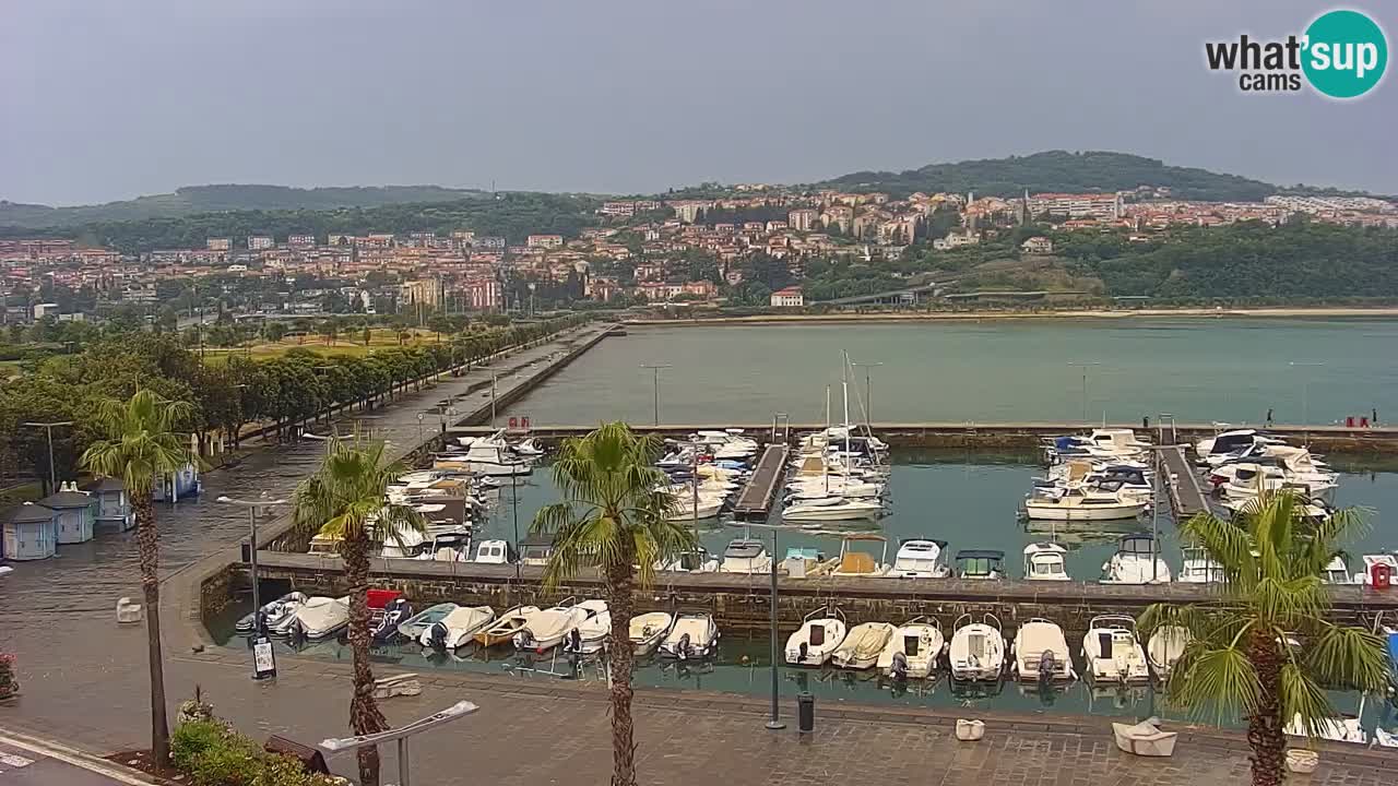 Luka Kopar uživo web kamera – Turistički terminal i teretna luka – Slovenija