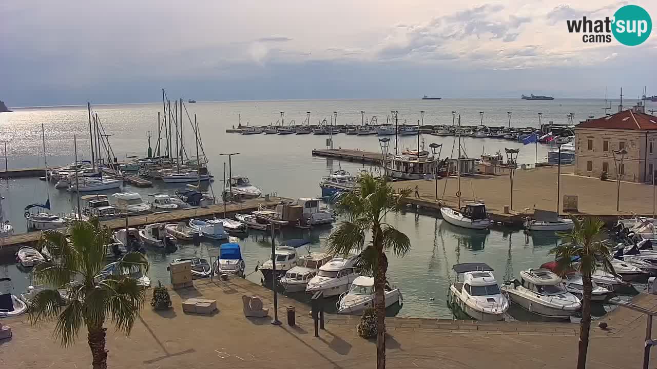 Webcam Koper – Panorama des Jachthafens und der Promenade vom Hotel Grand Koper
