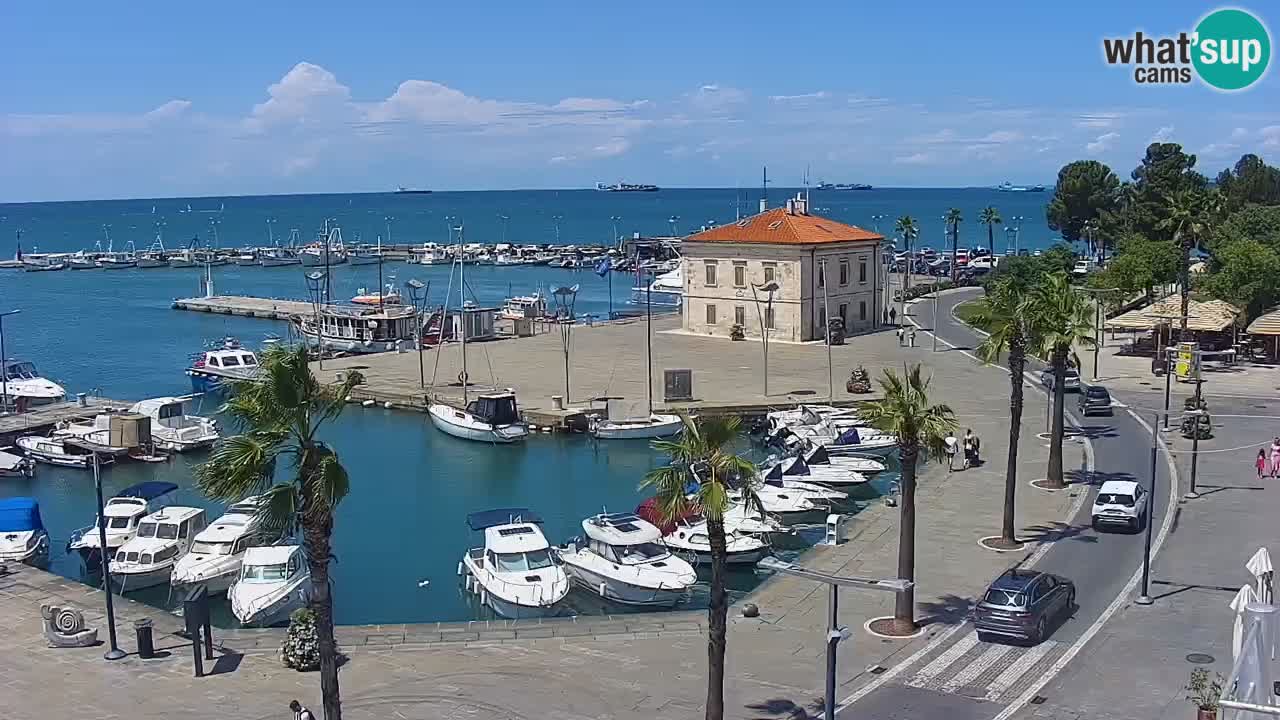 Spletna kamera Luka Koper v živo – Potniški terminal in tovorno pristanišče – Slovenija