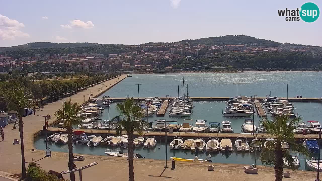 Spletna kamera Luka Koper v živo – Potniški terminal in tovorno pristanišče – Slovenija