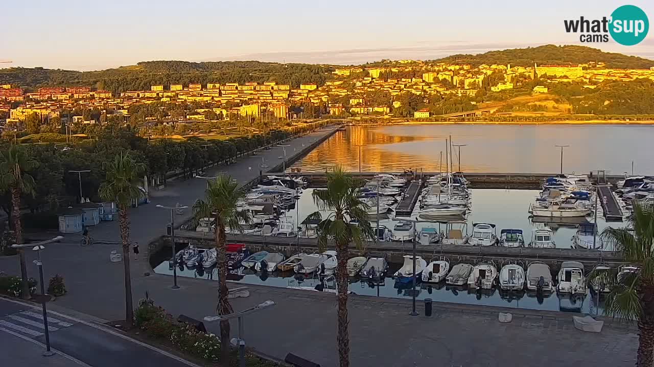 Luka Kopar uživo web kamera – Turistički terminal i teretna luka – Slovenija
