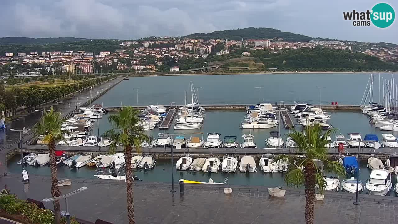 Spletna kamera Luka Koper v živo – Potniški terminal in tovorno pristanišče – Slovenija