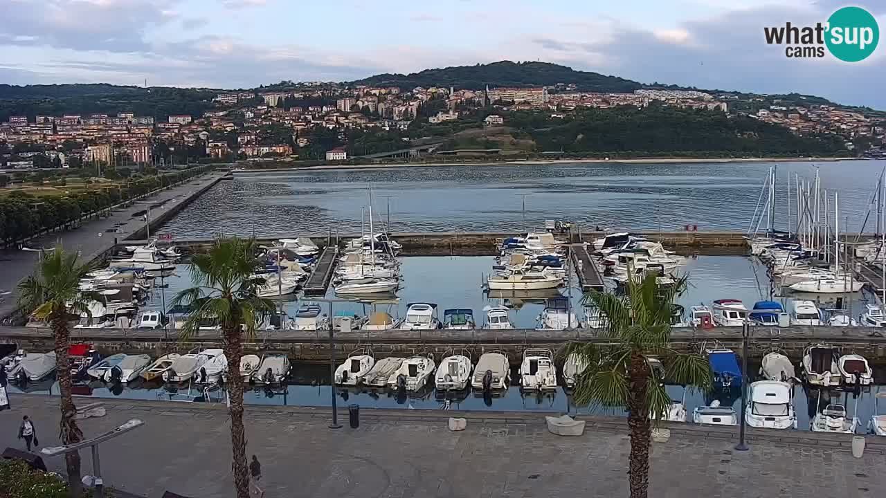 Webcam Koper – Panorama des Jachthafens und der Promenade vom Hotel Grand Koper