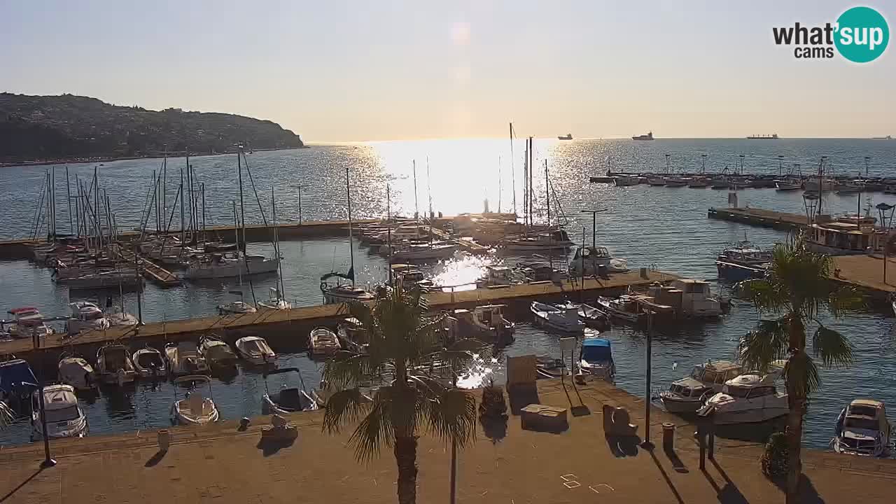 Webcam Koper – Panorama des Jachthafens und der Promenade vom Hotel Grand Koper