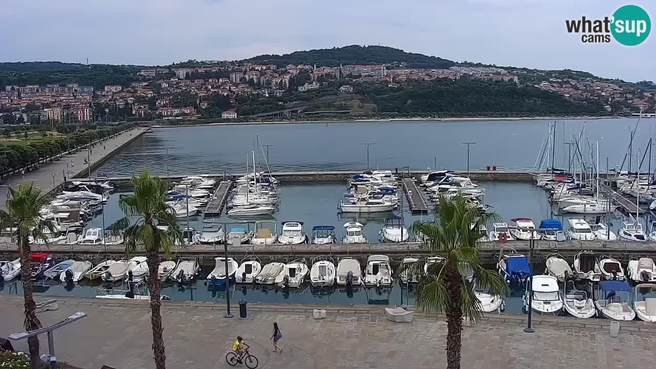 Spletna kamera Luka Koper v živo – Potniški terminal in tovorno pristanišče – Slovenija