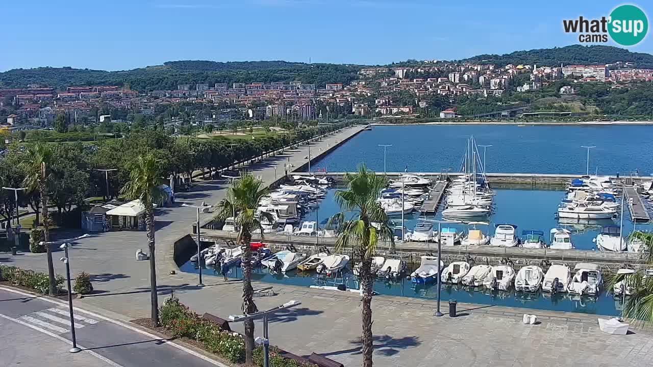 Spletna kamera Luka Koper v živo – Potniški terminal in tovorno pristanišče – Slovenija