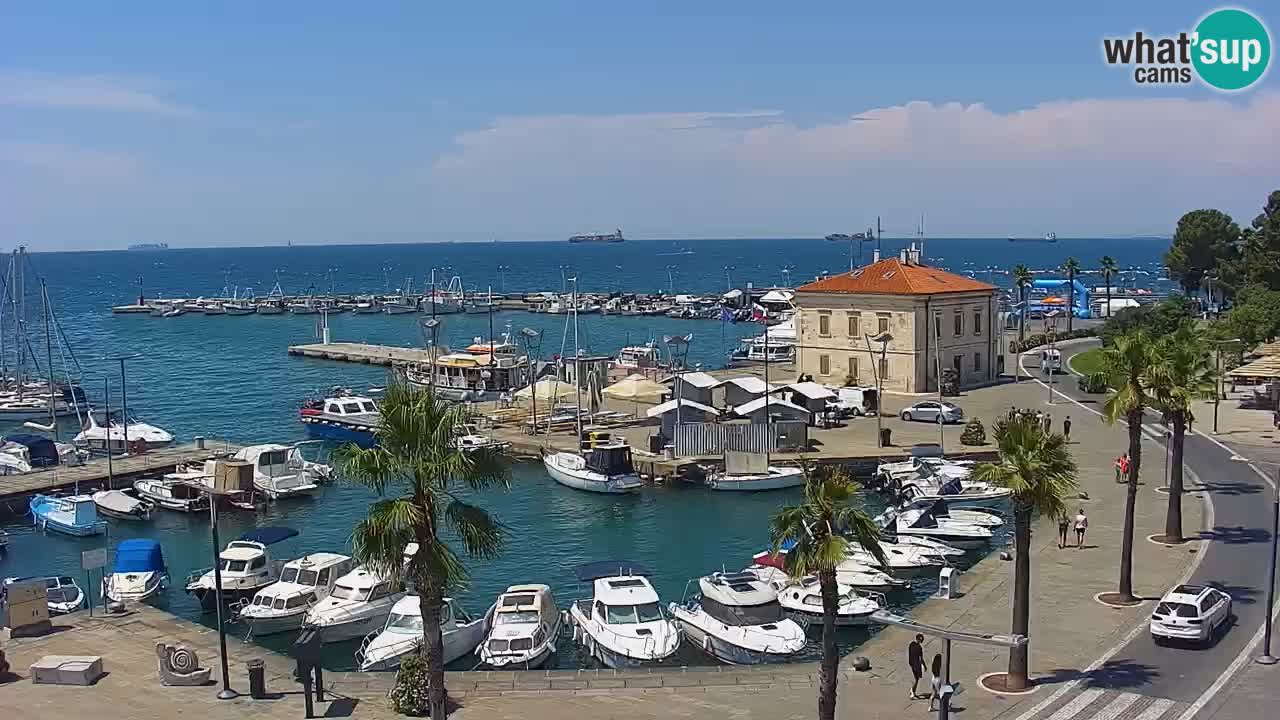 Spletna kamera Luka Koper v živo – Potniški terminal in tovorno pristanišče – Slovenija