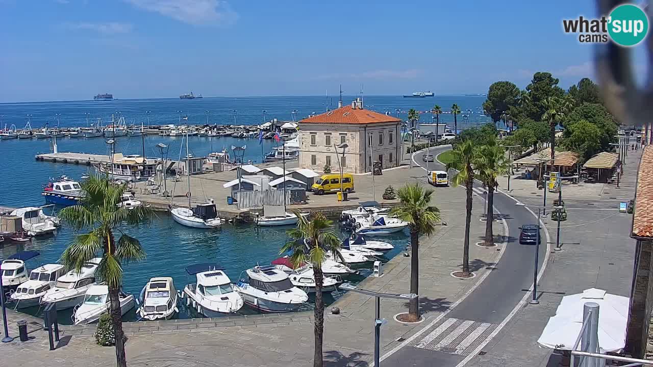 Spletna kamera Luka Koper v živo – Potniški terminal in tovorno pristanišče – Slovenija
