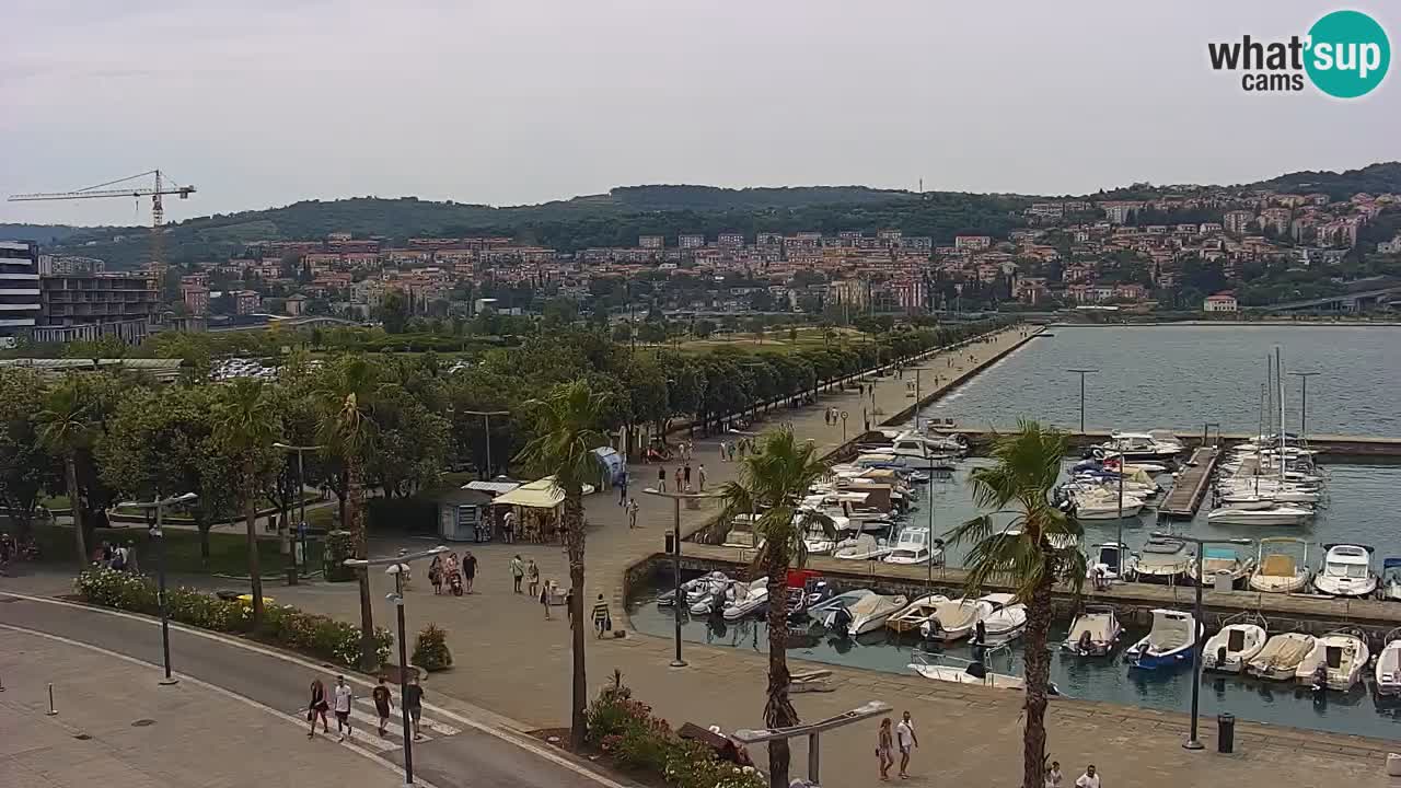 Spletna kamera Luka Koper v živo – Potniški terminal in tovorno pristanišče – Slovenija