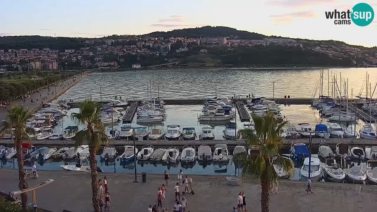 Webcam Koper – Panorama des Jachthafens und der Promenade vom Hotel Grand Koper