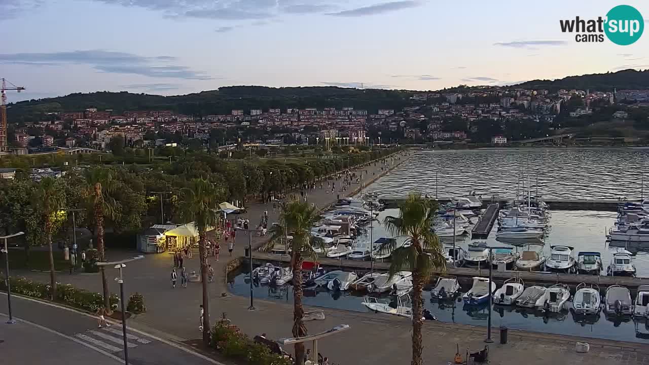 Spletna kamera Luka Koper v živo – Potniški terminal in tovorno pristanišče – Slovenija