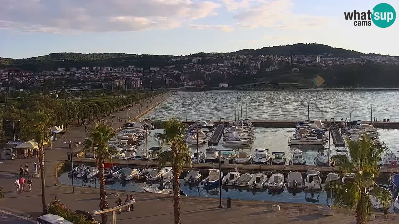 Webcam Koper – Panorama des Jachthafens und der Promenade vom Hotel Grand Koper