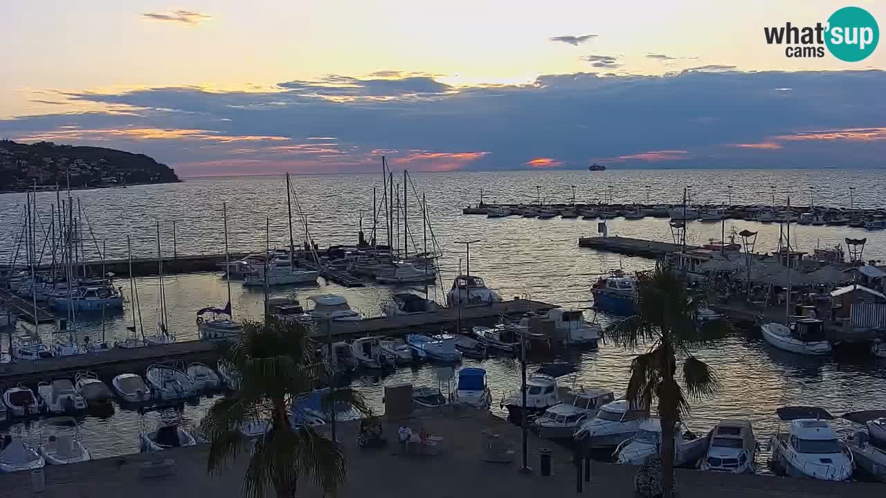 Spletna kamera Luka Koper v živo – Potniški terminal in tovorno pristanišče – Slovenija