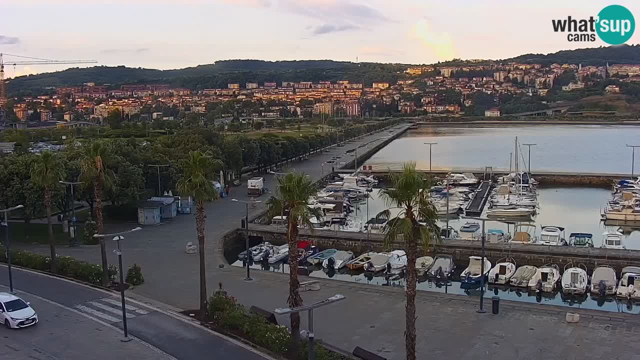 Luka Kopar uživo web kamera – Turistički terminal i teretna luka – Slovenija