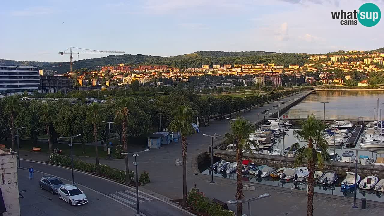 Spletna kamera Luka Koper v živo – Potniški terminal in tovorno pristanišče – Slovenija