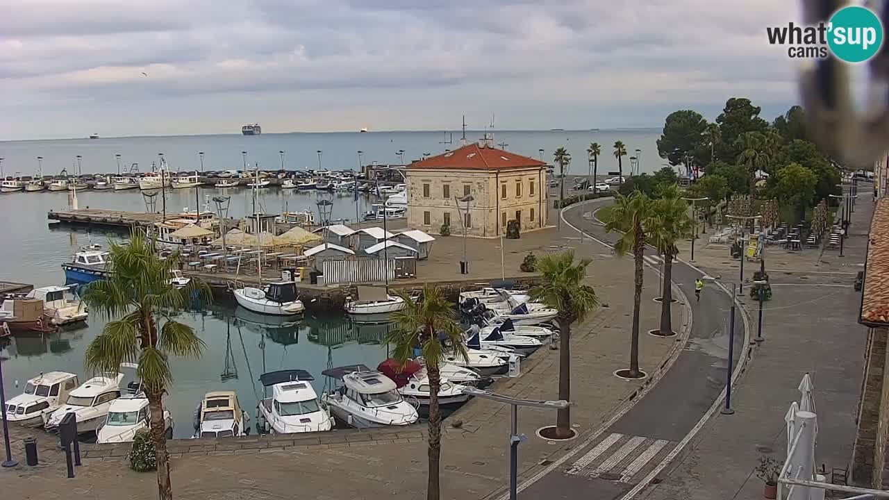 Webcam Koper – Panorama des Jachthafens und der Promenade vom Hotel Grand Koper