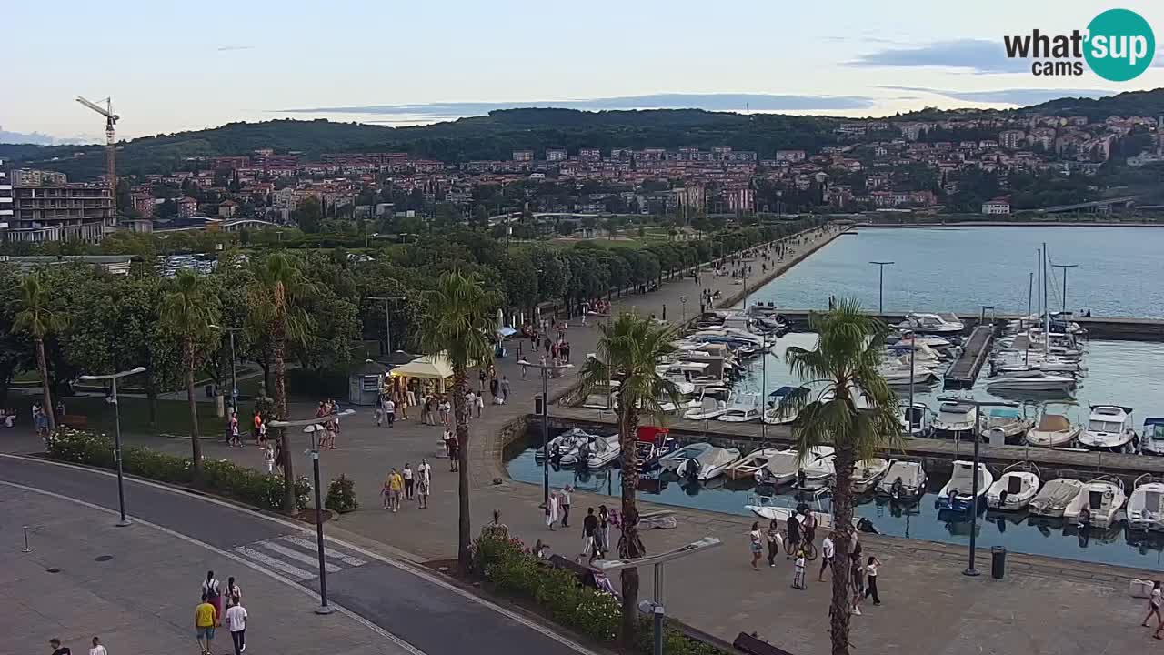 Luka Kopar uživo web kamera – Turistički terminal i teretna luka – Slovenija
