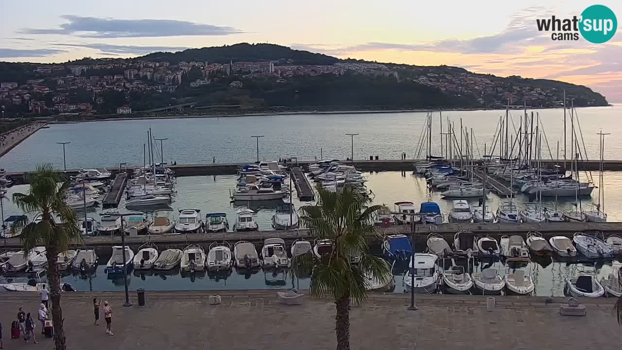 Spletna kamera Luka Koper v živo – Potniški terminal in tovorno pristanišče – Slovenija