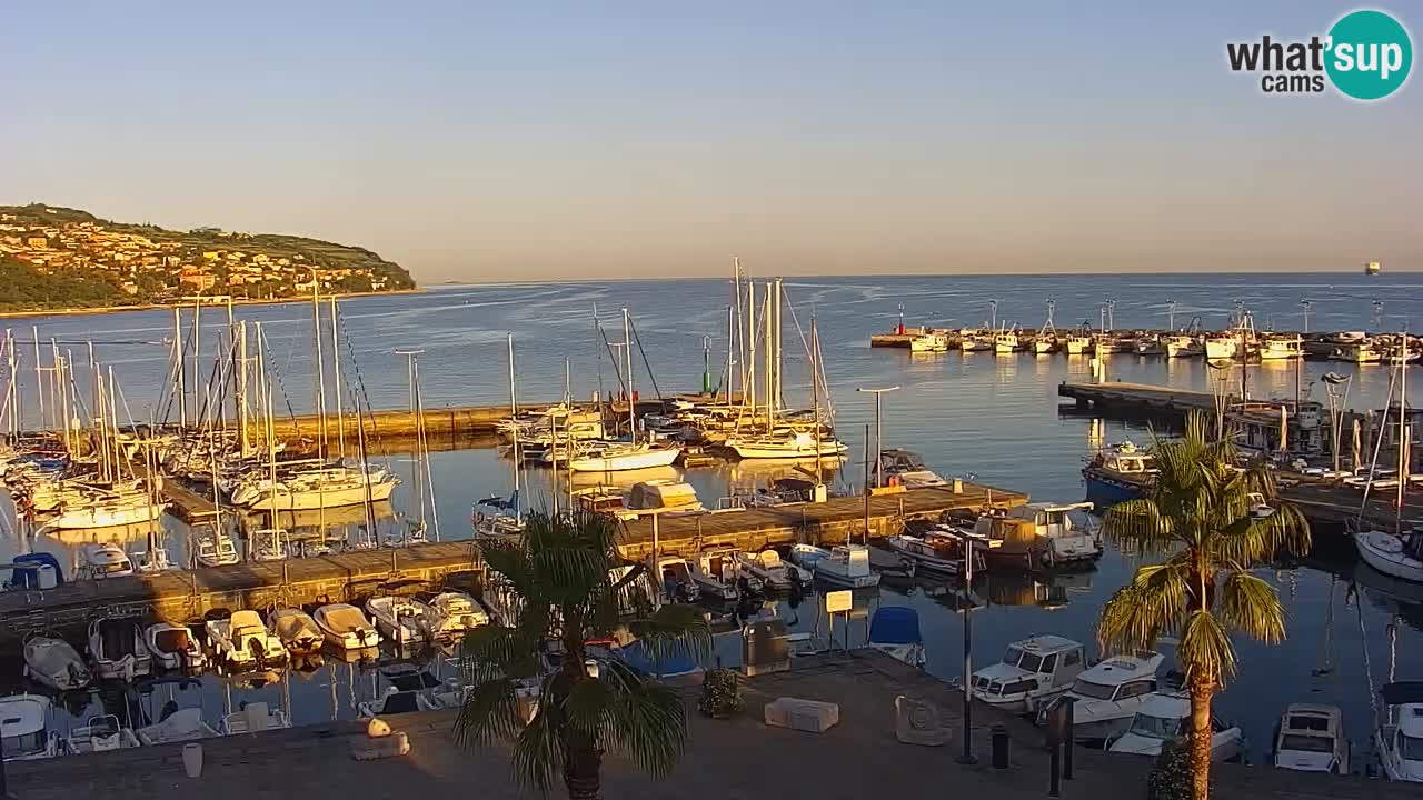 Spletna kamera Luka Koper v živo – Potniški terminal in tovorno pristanišče – Slovenija