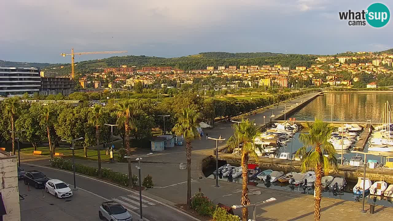 Spletna kamera Koper – Panorama na marino in promenado s Hotela Grand Koper