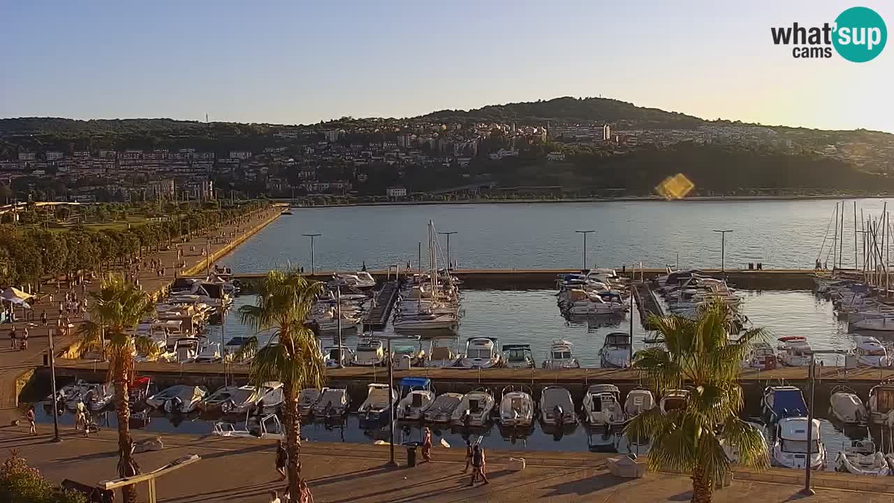 Spletna kamera Koper – Panorama na marino in promenado s Hotela Grand Koper