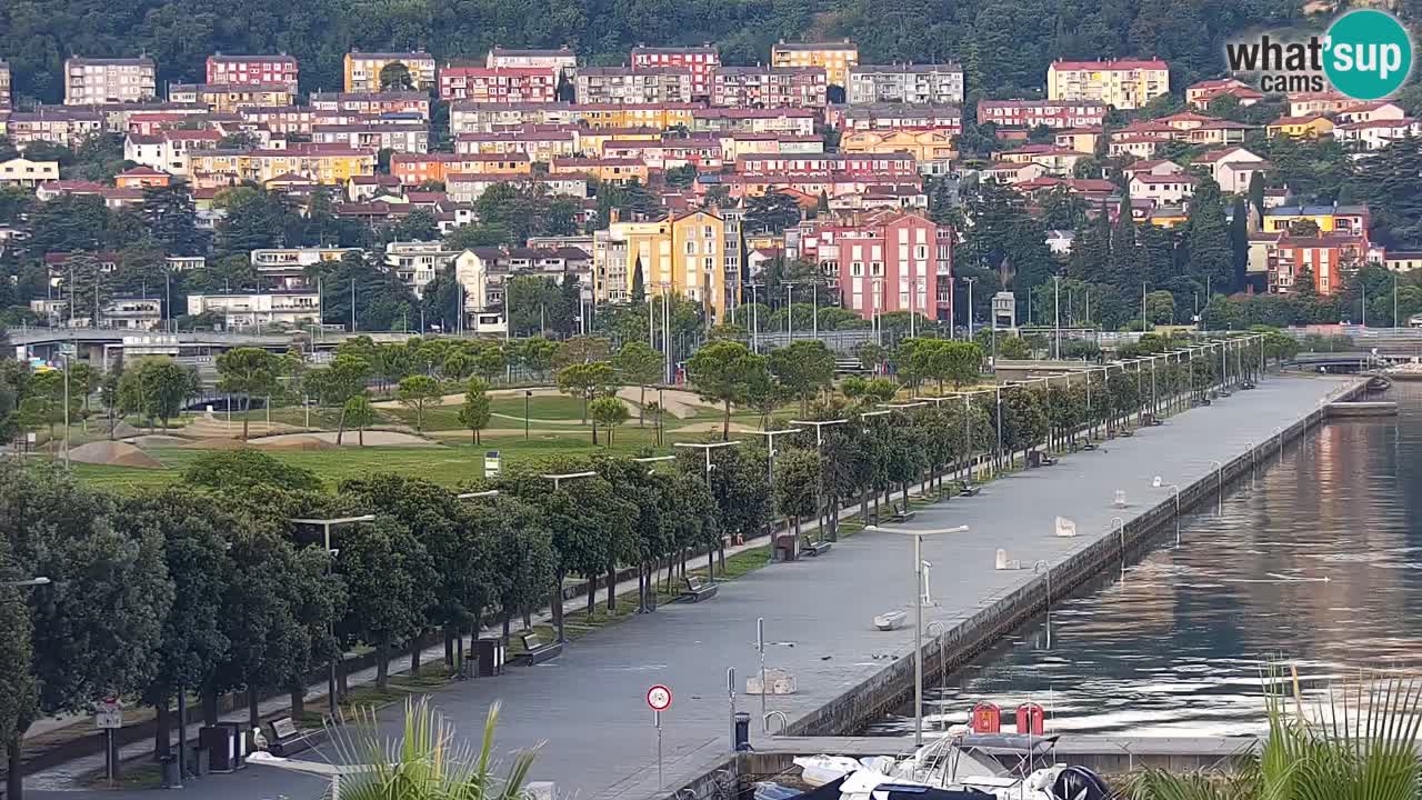 Spletna kamera Koper – Panorama na marino in promenado s Hotela Grand Koper
