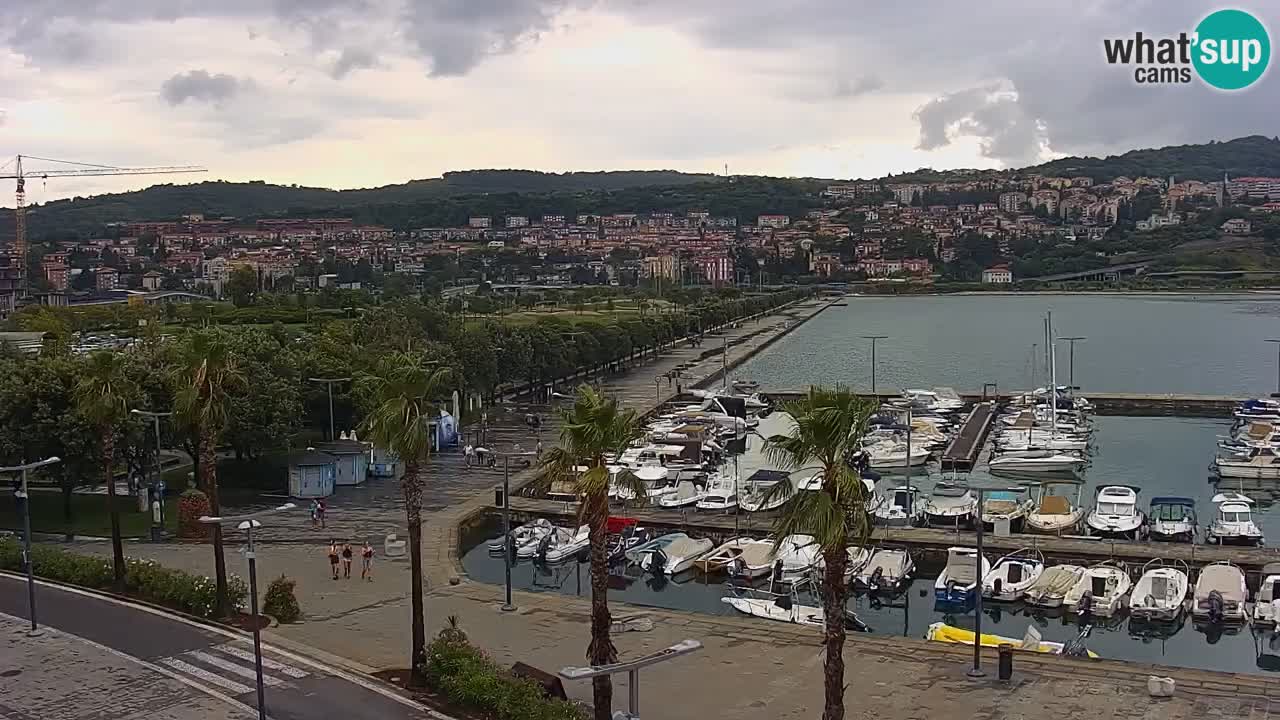 Webcam Koper – Panorama des Jachthafens und der Promenade vom Hotel Grand Koper