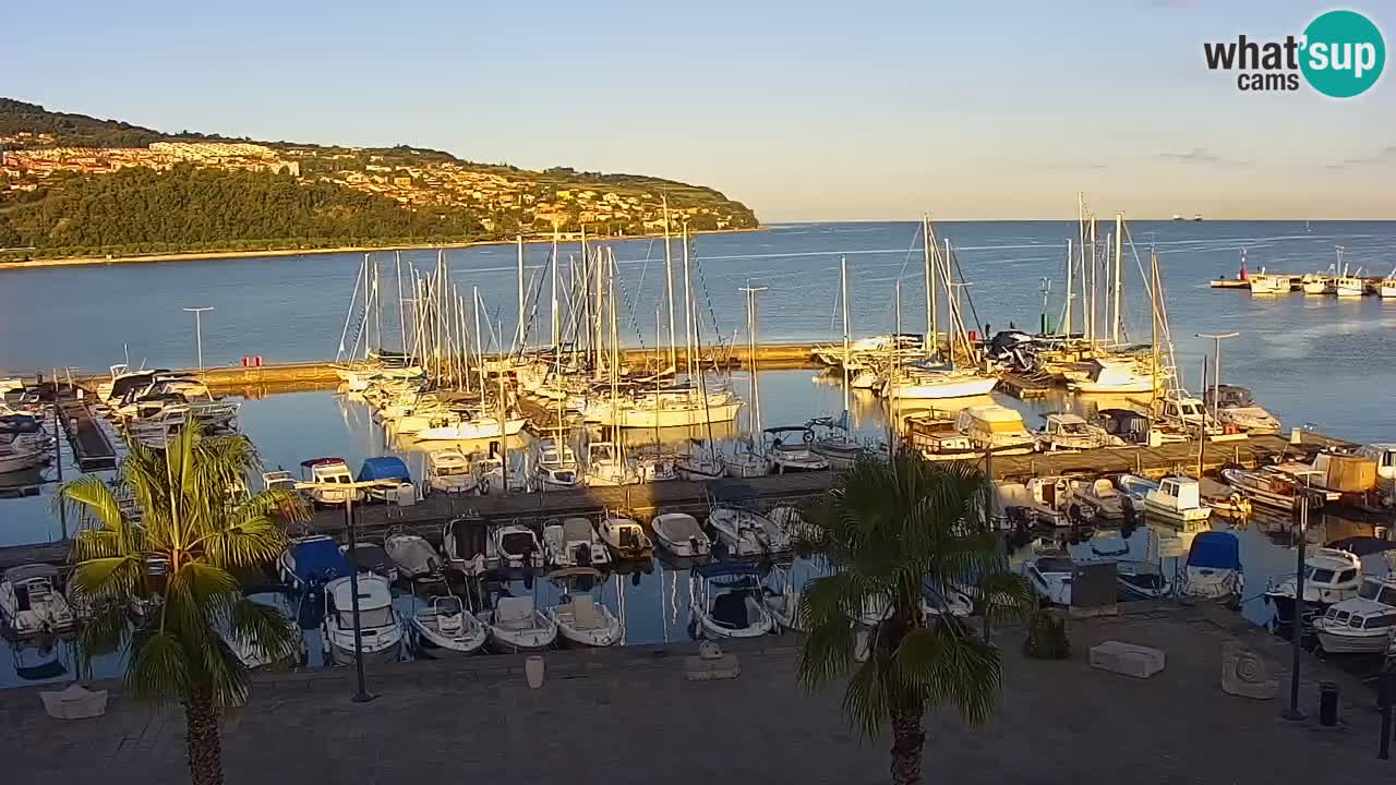 Spletna kamera Koper – Panorama na marino in promenado s Hotela Grand Koper
