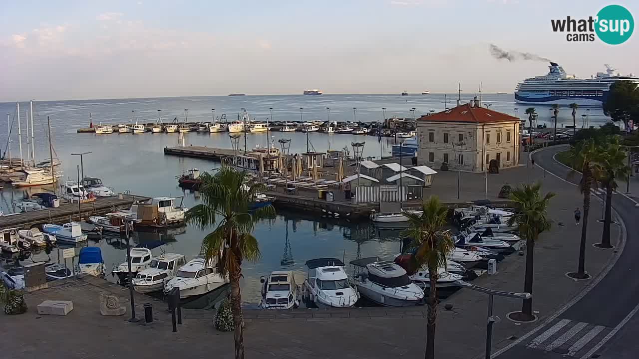 Webcam Koper – Panorama des Jachthafens und der Promenade vom Hotel Grand Koper